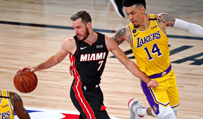 九游体育- 莎拉波娃露缝隙图片 